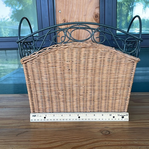 Vintage Wicker And Metal Magazine Rack - Picture 7 of 10